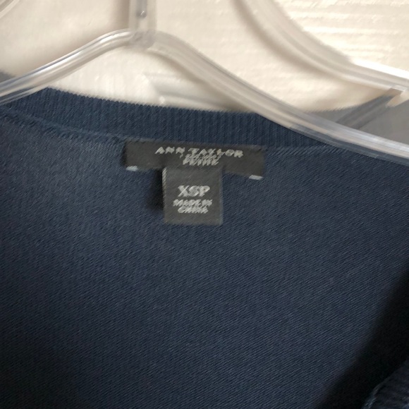 Like new sweater - Picture 2 of 3